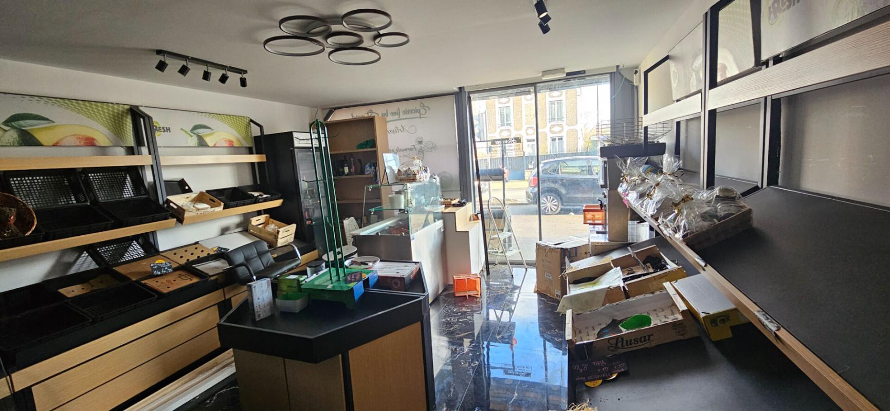 SAINT-MARD SAINT MARD -  2 boutiques High-tech et épicerie 1