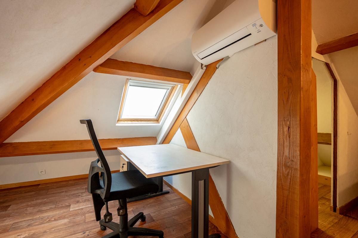 ORLEANS LIEUX UNIQUES ® x PROPRIÉTÉS PRIVÉES PROPOSE PETIT BUREAU 20 M² PROXIMITÉ GARE SNCF ORLEANS 1