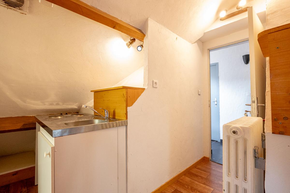 ORLEANS LIEUX UNIQUES ® x PROPRIÉTÉS PRIVÉES PROPOSE PETIT BUREAU 20 M² PROXIMITÉ GARE SNCF ORLEANS 2