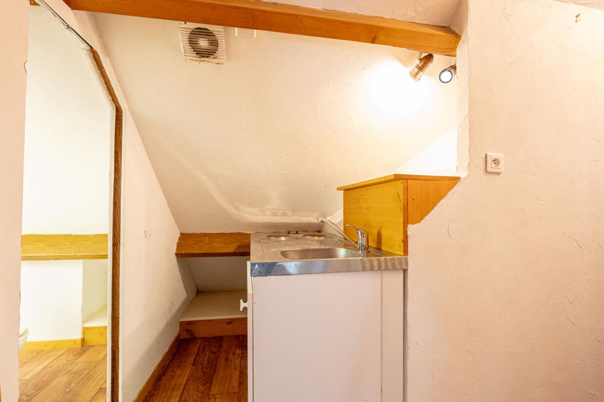 ORLEANS LIEUX UNIQUES ® x PROPRIÉTÉS PRIVÉES PROPOSE PETIT BUREAU 20 M² PROXIMITÉ GARE SNCF ORLEANS 4