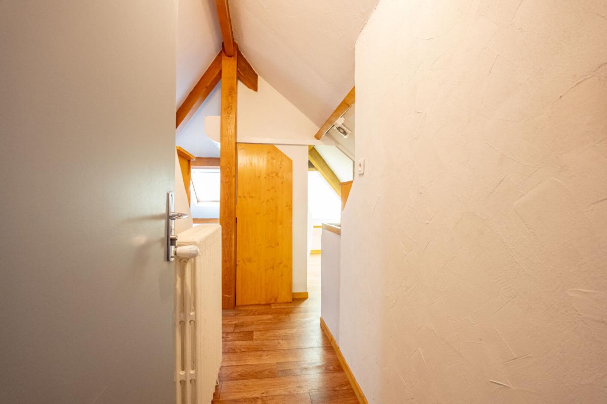 ORLEANS LIEUX UNIQUES ® x PROPRIÉTÉS PRIVÉES PROPOSE PETIT BUREAU 20 M² PROXIMITÉ GARE SNCF ORLEANS 5