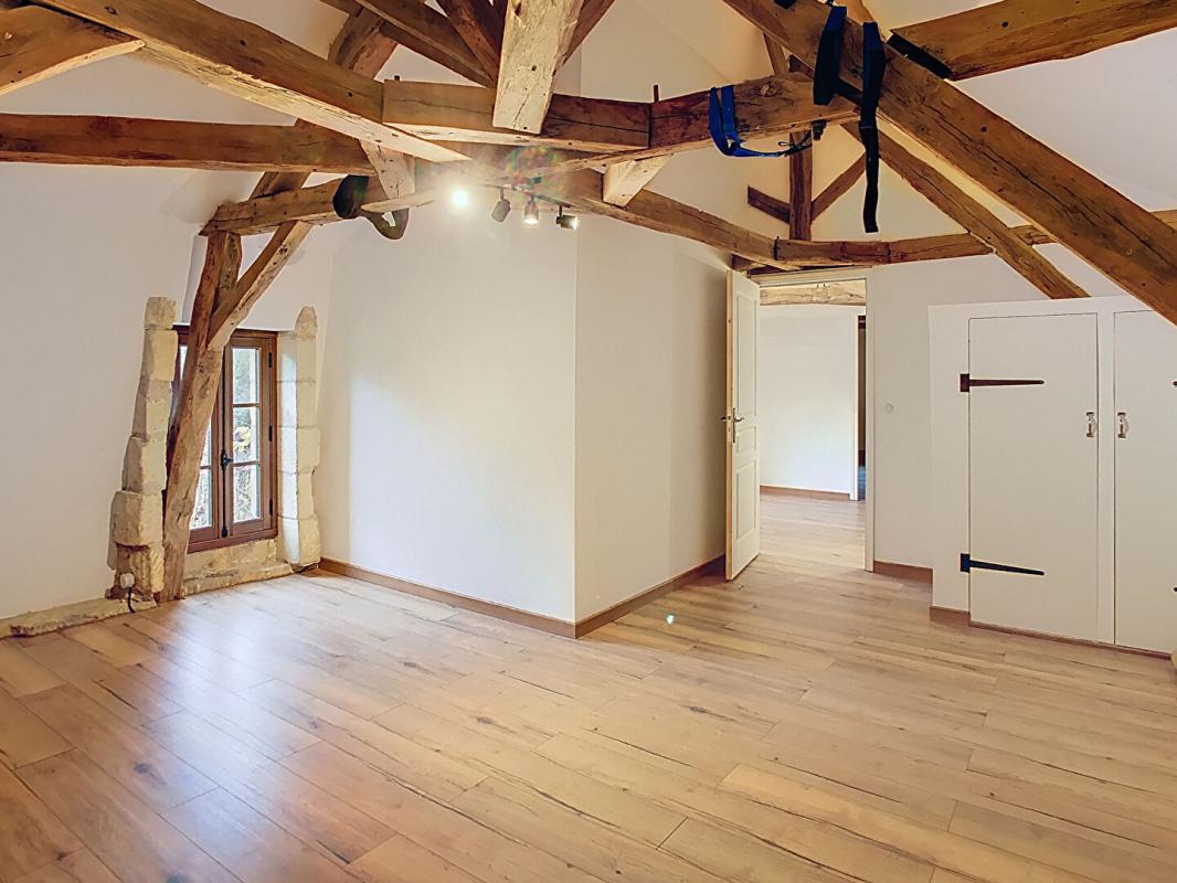 BEYNAC-ET-CAZENAC Belle propriété en pierre récemment rénovée 15