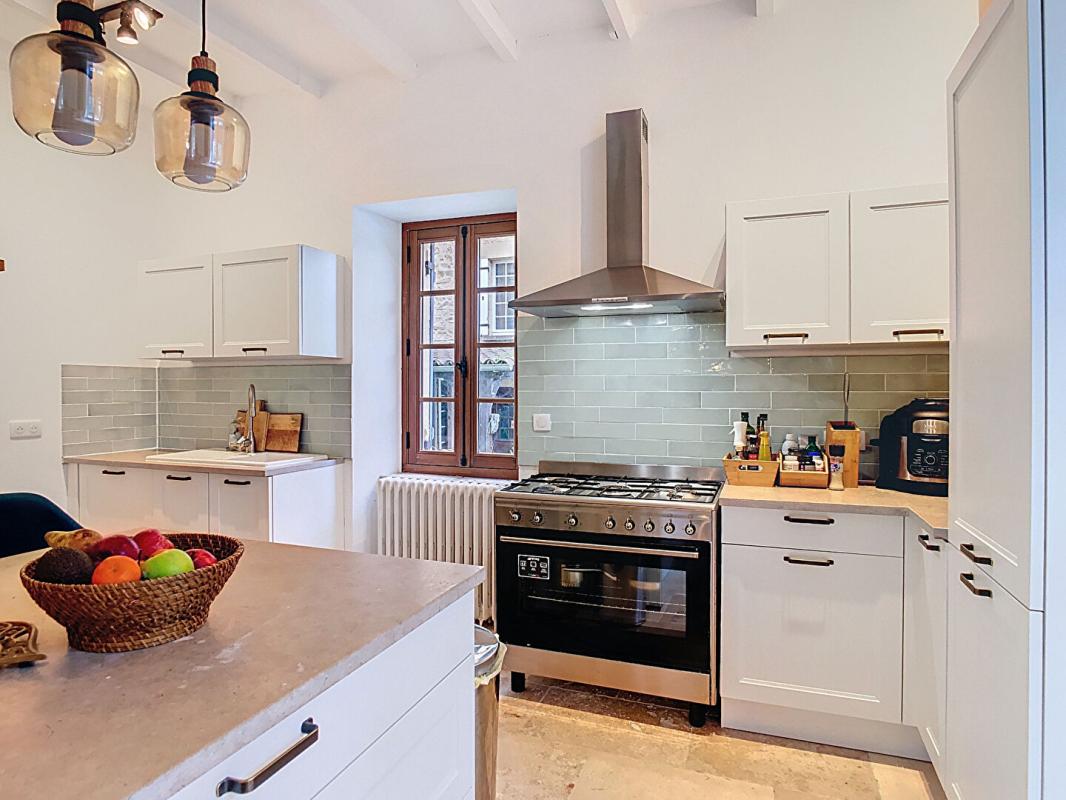 BEYNAC-ET-CAZENAC Belle propriété en pierre récemment rénovée 5