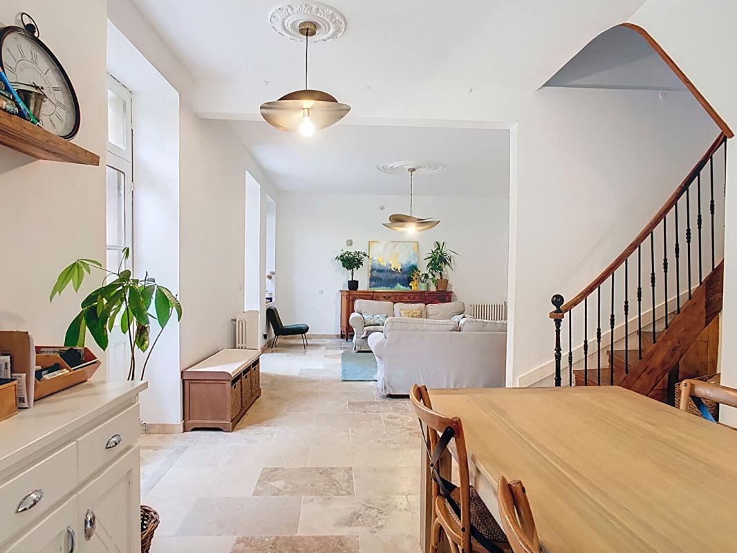 BEYNAC-ET-CAZENAC Belle propriété en pierre récemment rénovée 6