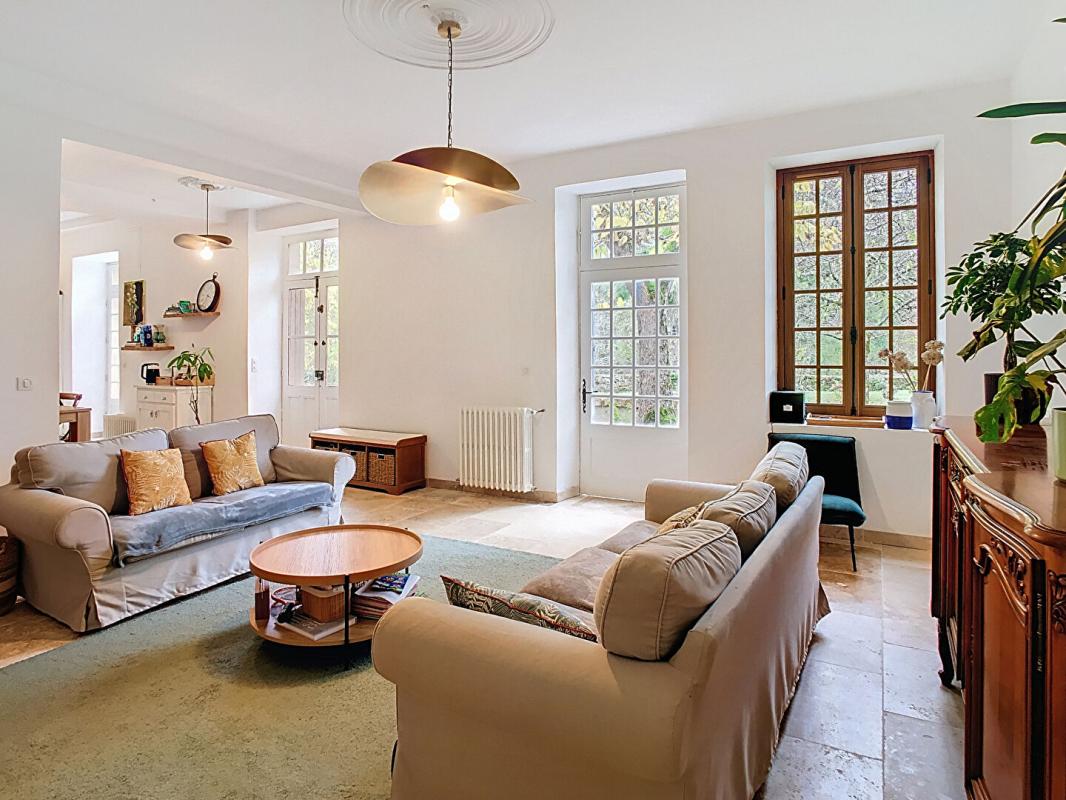 BEYNAC-ET-CAZENAC Belle propriété en pierre récemment rénovée 8