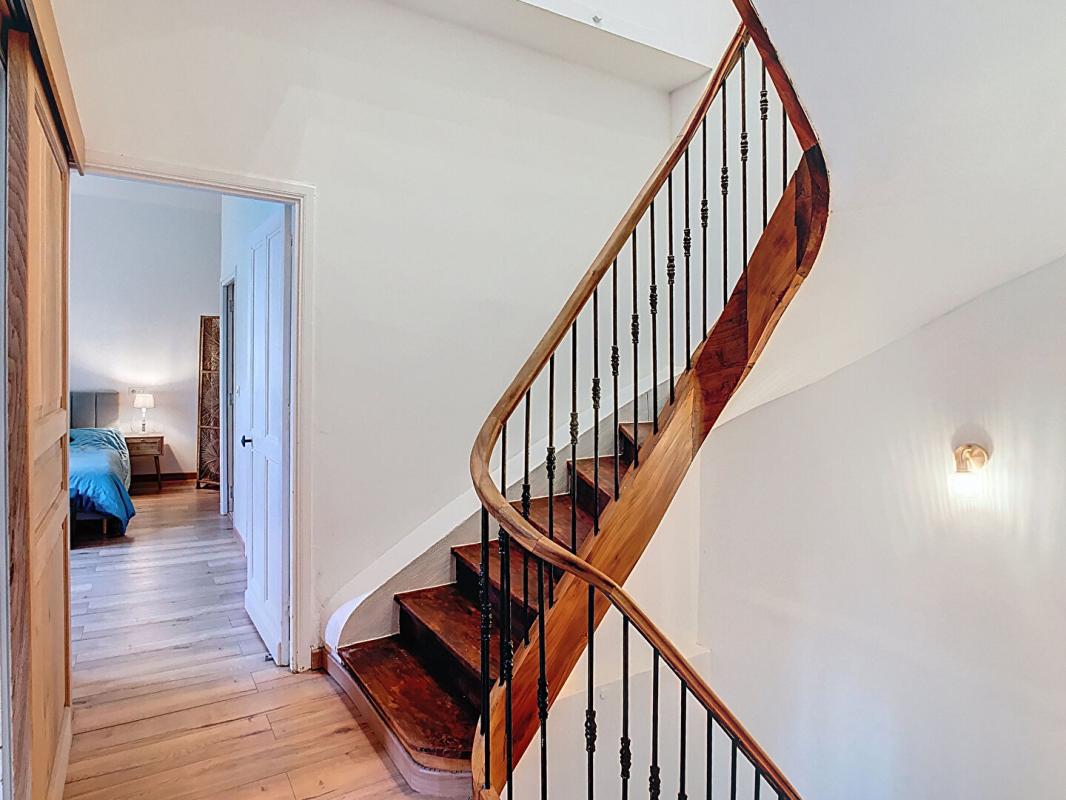 BEYNAC-ET-CAZENAC Belle propriété en pierre récemment rénovée 9