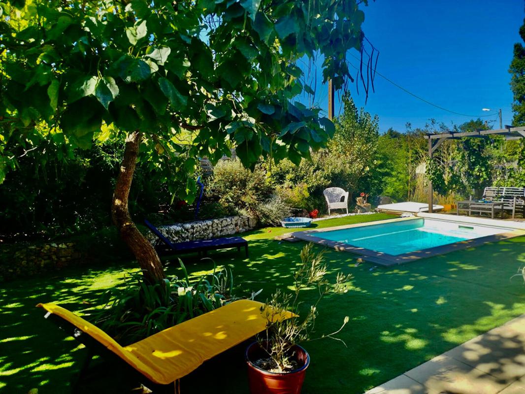 SAINT-MAXIMIN-LA-SAINTE-BAUME Maison avec piscine et double garage Saint Maximin La Sainte Baume 7 pièce(s) 130 m2 1