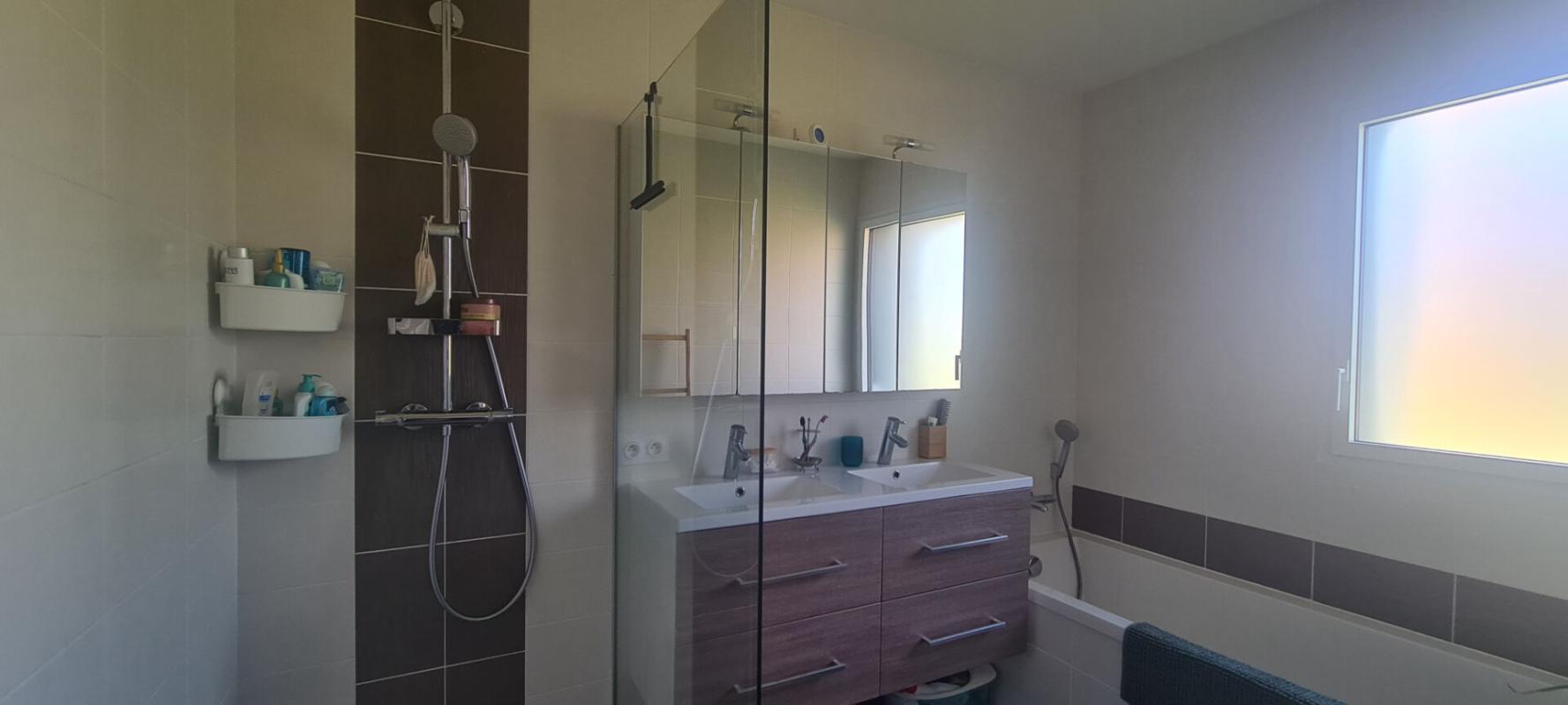 MOUZILLON Maison Mouzillon 6 P . 4 Chs . Bureau . 138.77 M² . T 681 M² . Garage . Terrasse . Balcon 11