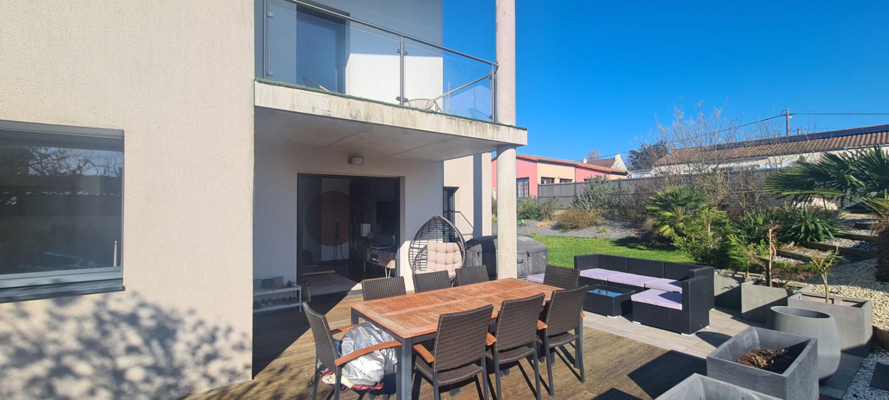 MOUZILLON Maison Mouzillon 6 P . 4 Chs . Bureau . 138.77 M² . T 681 M² . Garage . Terrasse . Balcon 17