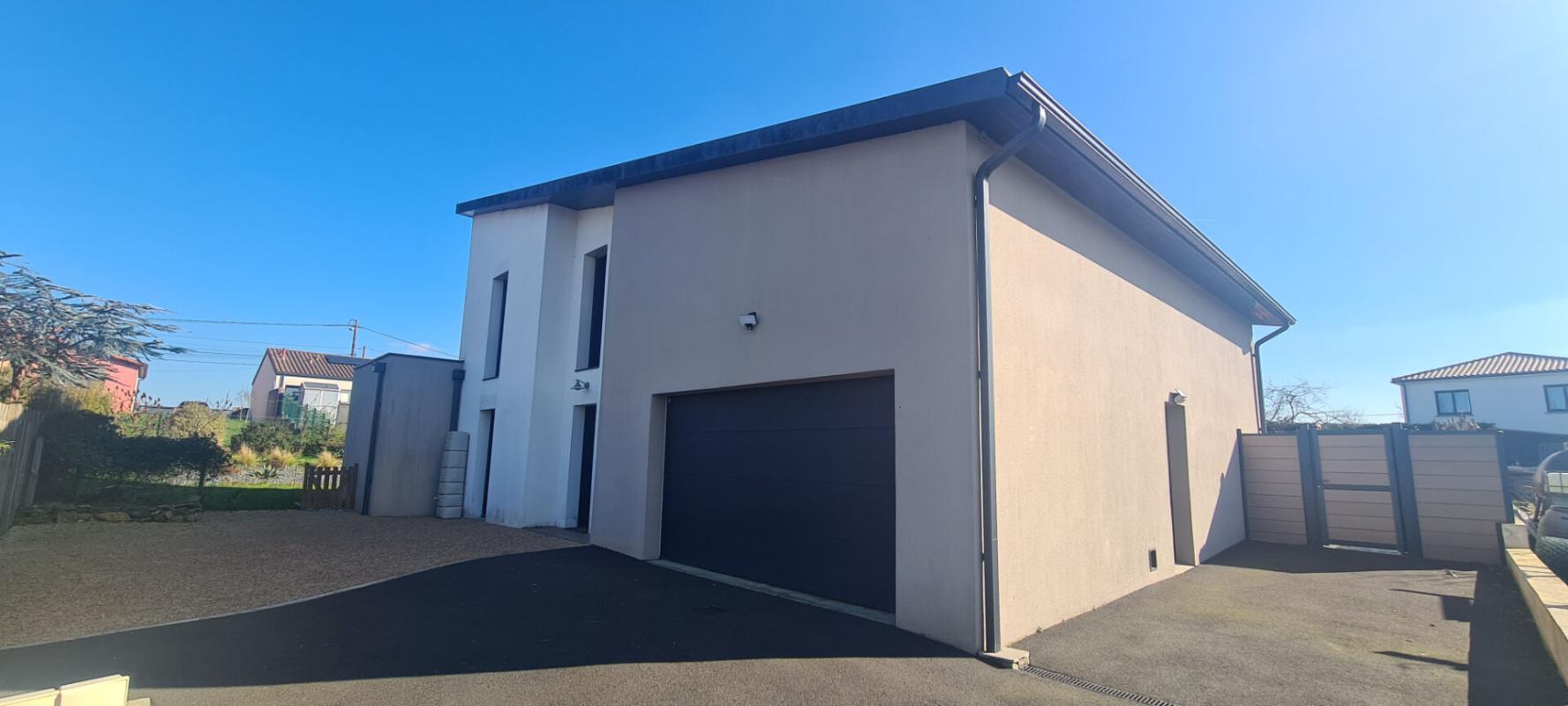 MOUZILLON Maison Mouzillon 6 P . 4 Chs . Bureau . 138.77 M² . T 681 M² . Garage . Terrasse . Balcon 18