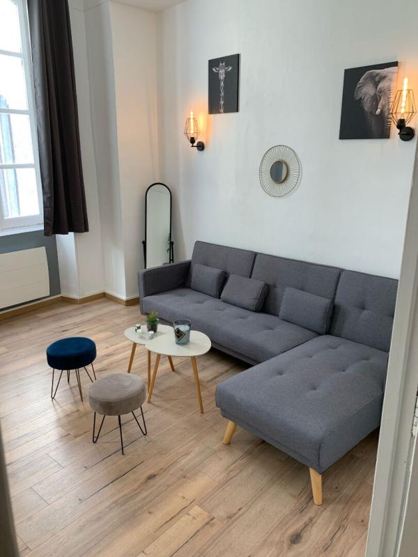 NIMES 30. GARD. Nîmes. Magnifique appartement entièrement rénové de 64 m² au coeur de l'écusson 1