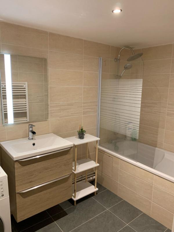 NIMES 30. GARD. Nîmes. Magnifique appartement entièrement rénové de 64 m² au coeur de l'écusson 8