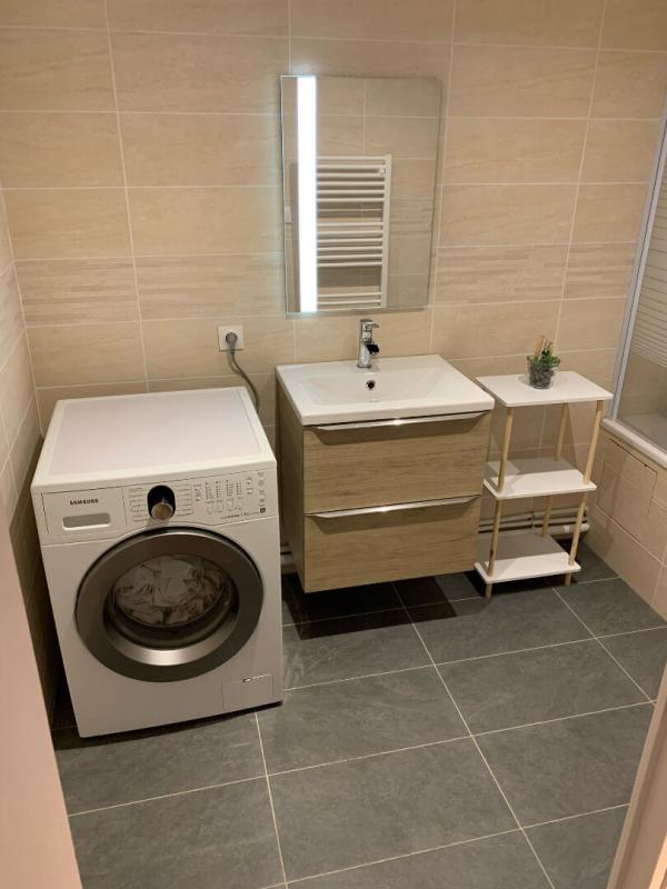 NIMES 30. GARD. Nîmes. Magnifique appartement entièrement rénové de 64 m² au coeur de l'écusson 9