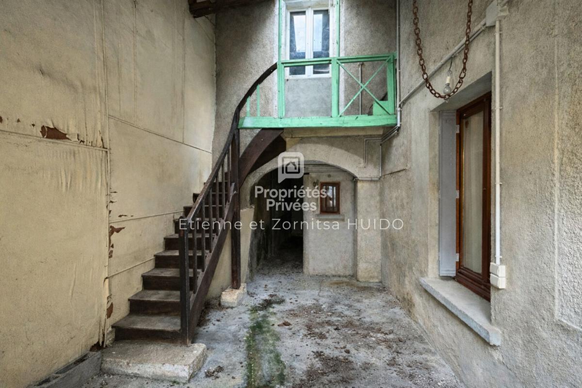 VATAN Maison de ville à rénover - Fort potentiel - Dépendances - Centre de Vatan 14