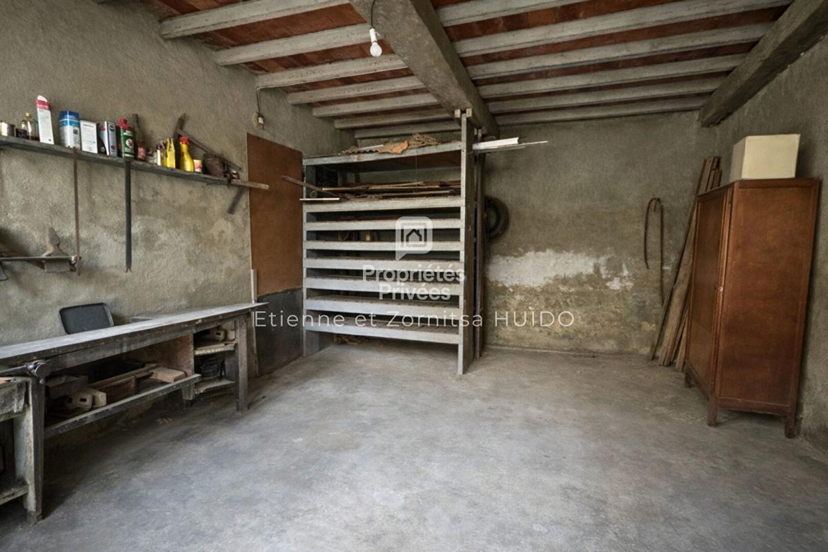 VATAN Maison de ville à rénover - Fort potentiel - Dépendances - Centre de Vatan 15