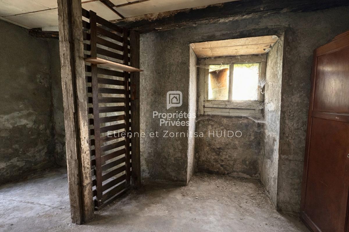 VATAN Maison de ville à rénover - Fort potentiel - Dépendances - Centre de Vatan 16