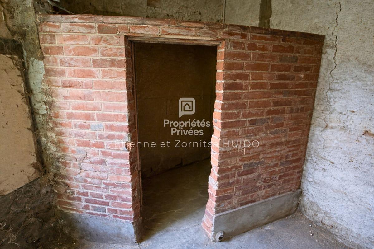 VATAN Maison de ville à rénover - Fort potentiel - Dépendances - Centre de Vatan 18