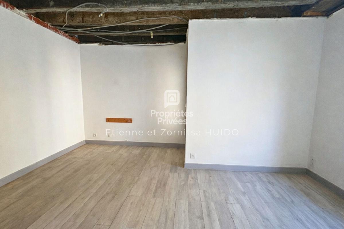 VATAN Maison de ville à rénover - Fort potentiel - Dépendances - Centre de Vatan 2