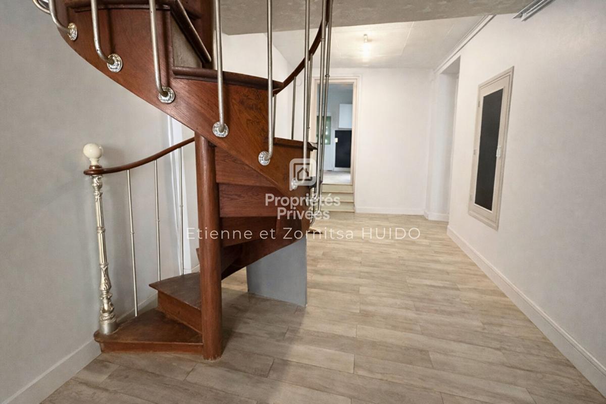 VATAN Maison de ville à rénover - Fort potentiel - Dépendances - Centre de Vatan 4