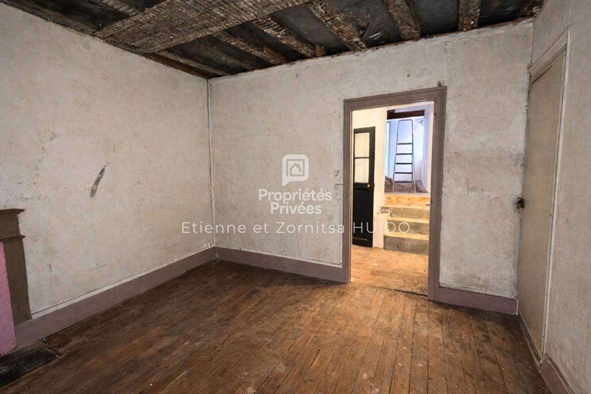 VATAN Maison de ville à rénover - Fort potentiel - Dépendances - Centre de Vatan 8