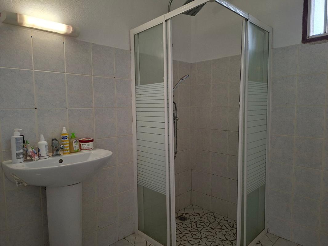 MATOURY Matoury 4 pièce(s) 99 m2 + terrasse et abri voiture 6