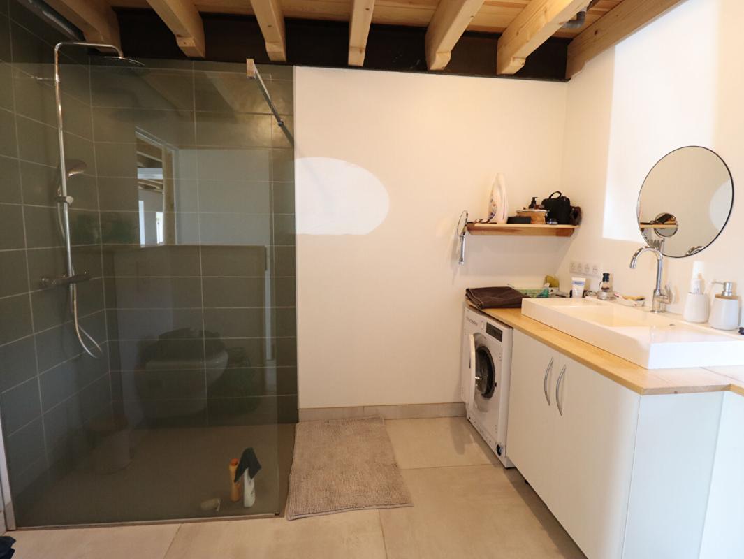 AMBERT Maison Ambert 6 pièces +/-250 m2 + 3ha de terrain environ 10