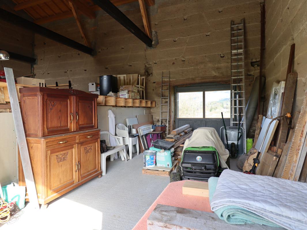 AMBERT Maison Ambert 6 pièces +/-250 m2 + 3ha de terrain environ 12