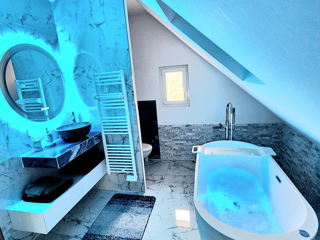 LES ANDELYS Les Andelys - Maison refaite à neuf de 75 m2 - 2/3 chambres + garage et bâtiment sur 2.109 m2 de terrain - Prix 242.000 14