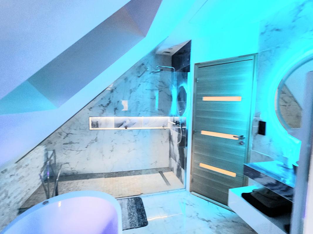 LES ANDELYS Les Andelys - Maison refaite à neuf de 75 m2 - 2/3 chambres + garage et bâtiment sur 2.109 m2 de terrain - Prix 242.000 15