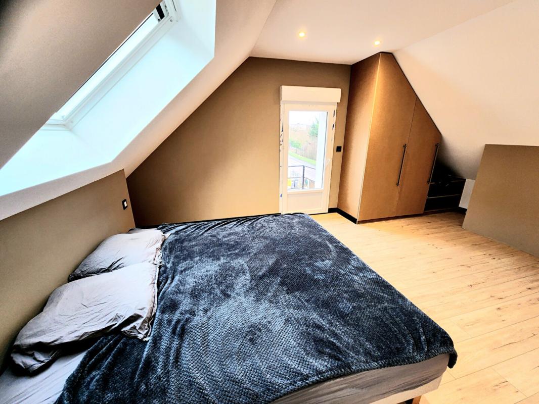 LES ANDELYS Les Andelys - Maison refaite à neuf de 75 m2 - 2/3 chambres + garage et bâtiment sur 2.109 m2 de terrain - Prix 242.000 17