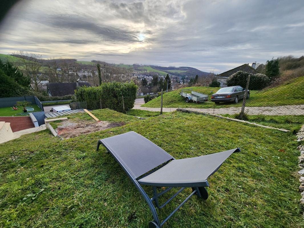 LES ANDELYS Les Andelys - Maison refaite à neuf de 75 m2 - 2/3 chambres + garage et bâtiment sur 2.109 m2 de terrain - Prix 242.000 3
