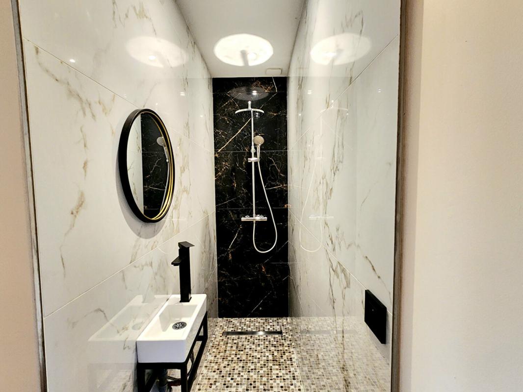 LES ANDELYS Les Andelys - Maison refaite à neuf de 75 m2 - 2/3 chambres + garage et bâtiment sur 2.109 m2 de terrain - Prix 242.000 8