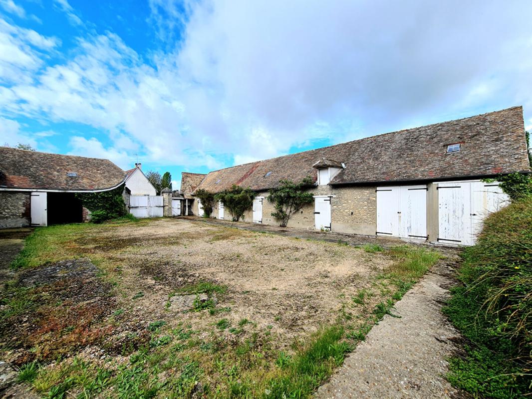VESLY Vesly - 2 Belles granges : une écurie et une ancienne grange dimière sur 1.200 m2 de terrain plat - Prix : 243.500 3