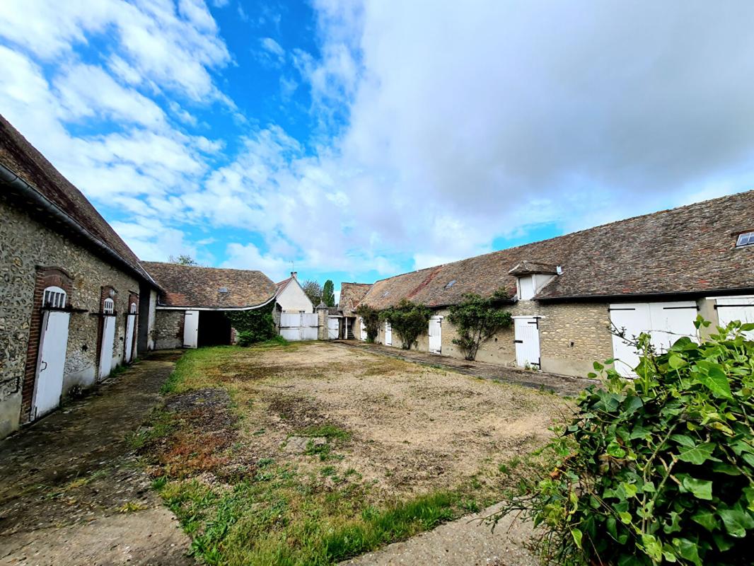 VESLY Vesly - 2 Belles granges : une écurie et une ancienne grange dimière sur 1.200 m2 de terrain plat - Prix : 243.500 5