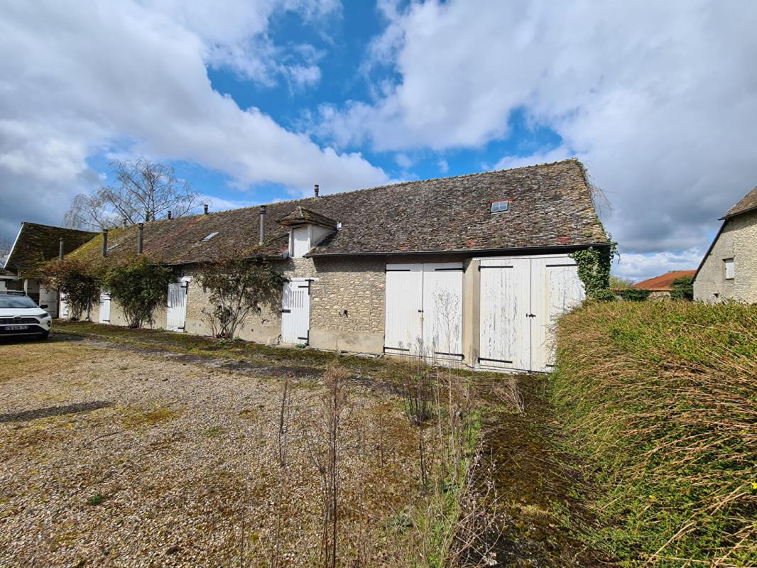 VESLY Vesly - 2 Belles granges : une écurie et une ancienne grange dimière sur 1.200 m2 de terrain plat - Prix : 243.500 6