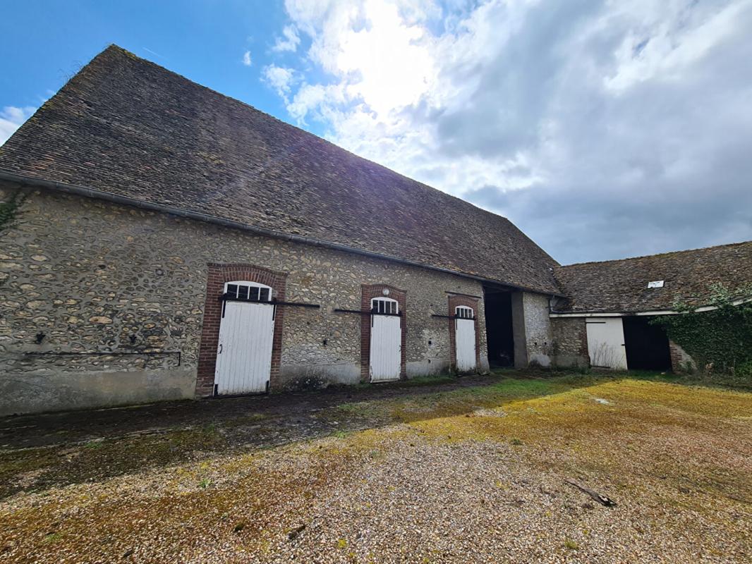 VESLY Vesly - 2 Belles granges : une écurie et une ancienne grange dimière sur 1.200 m2 de terrain plat - Prix : 243.500 8