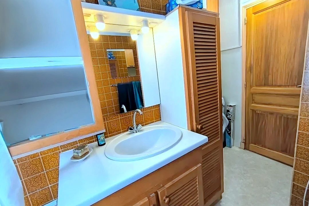 NIMES Nîmes : Centre Appartement  4 pièce(s) 77.96 m2 balcon garage 8