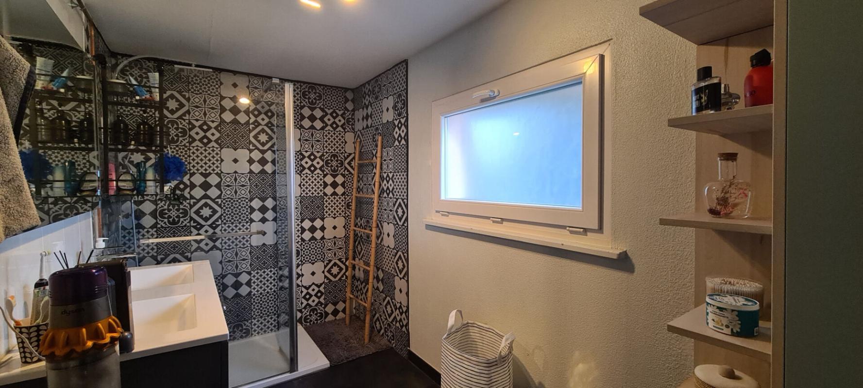 EVETTE-SALBERT Maison familiale sur terrain d'environ 15 ares 9