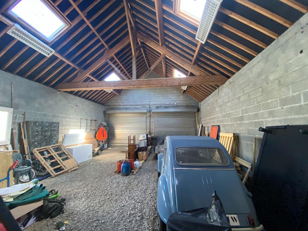 LE TORQUESNE Maison moderne au calme au coeur du pays d'auge , avec ses annexes dont 5 garages 16