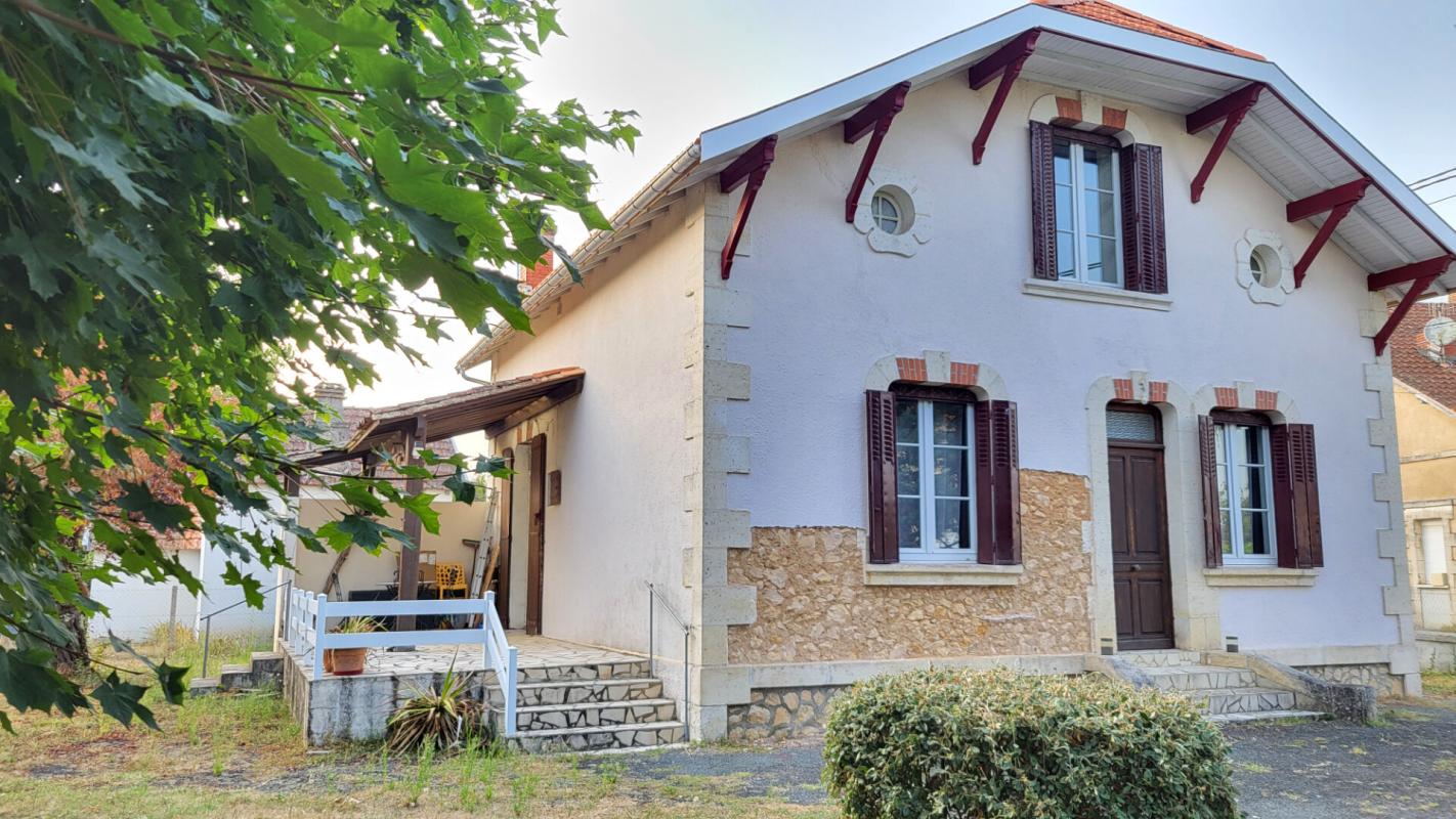 MUSSIDAN 24400 Mussidan Maison style arcachonnaise en pierres rénovée 123 m² et parcelle 1452 m2 1