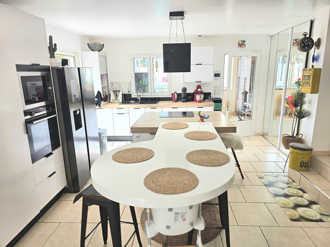 BORMES-LES-MIMOSAS Maison familiale 8 pièces ? 145 m² ? Vue exceptionnelle ? 1 030 000 2