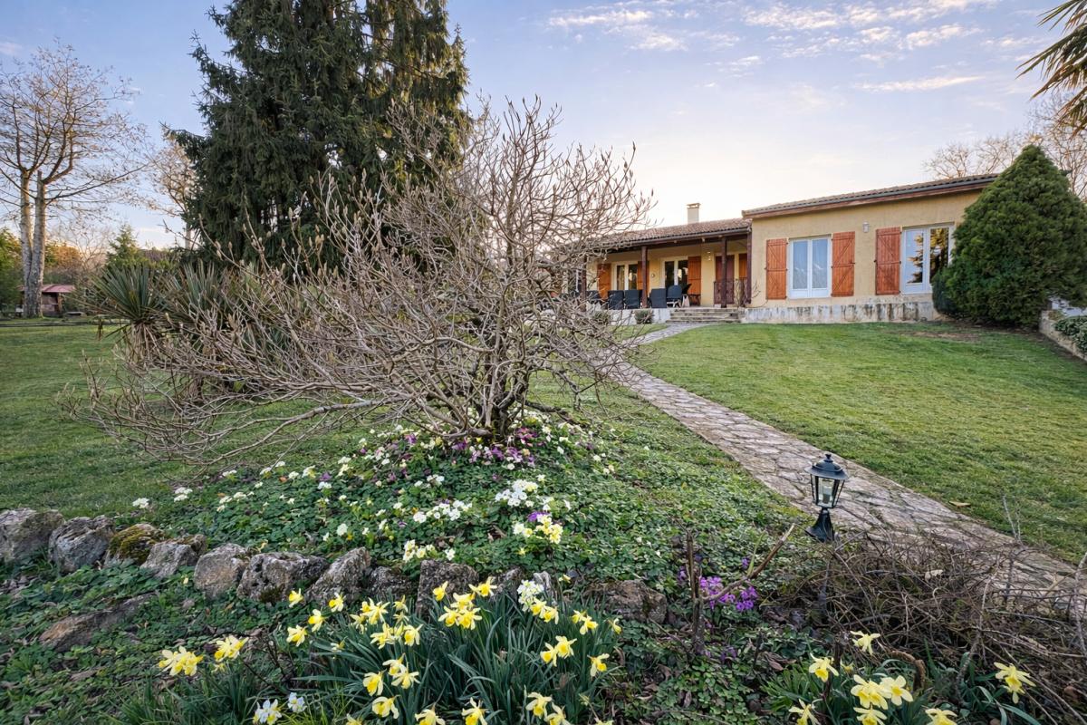 ENCAUSSE-LES-THERMES Maison plain pied au calme 10