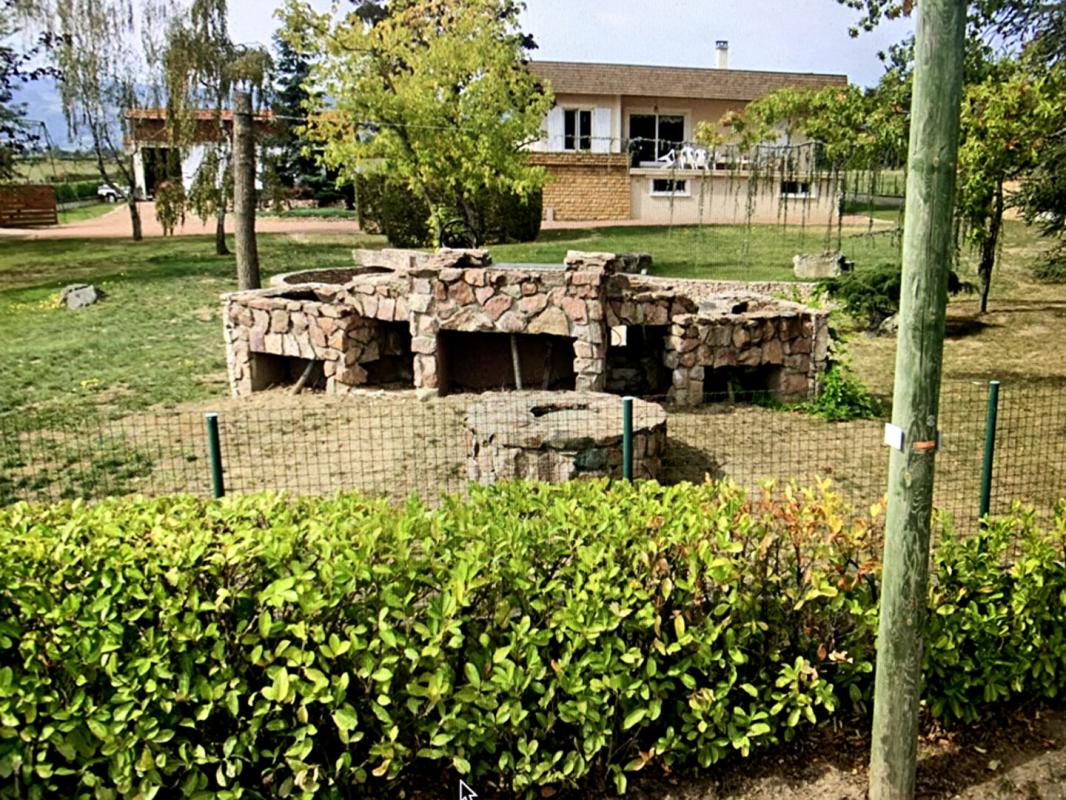 ROANNE En Exclusivité Maison située à Riorges 7 pièces 187 m2, terrain 4500 m2 1