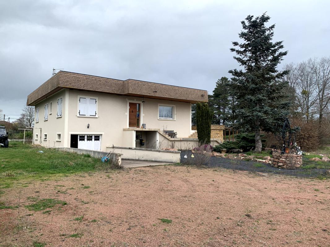 ROANNE En Exclusivité Maison située à Riorges 7 pièces 187 m2, terrain 4500 m2 2