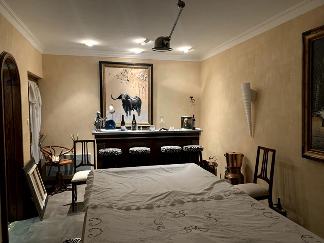 ROANNE En Exclusivité Maison située à Riorges 7 pièces 187 m2, terrain 4500 m2 9