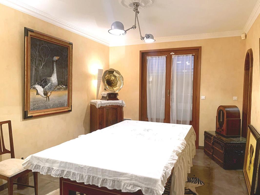 RIORGES En Exclusivité Maison située à Riorges 7 pièces 187 m2, terrain 4500 m2 7