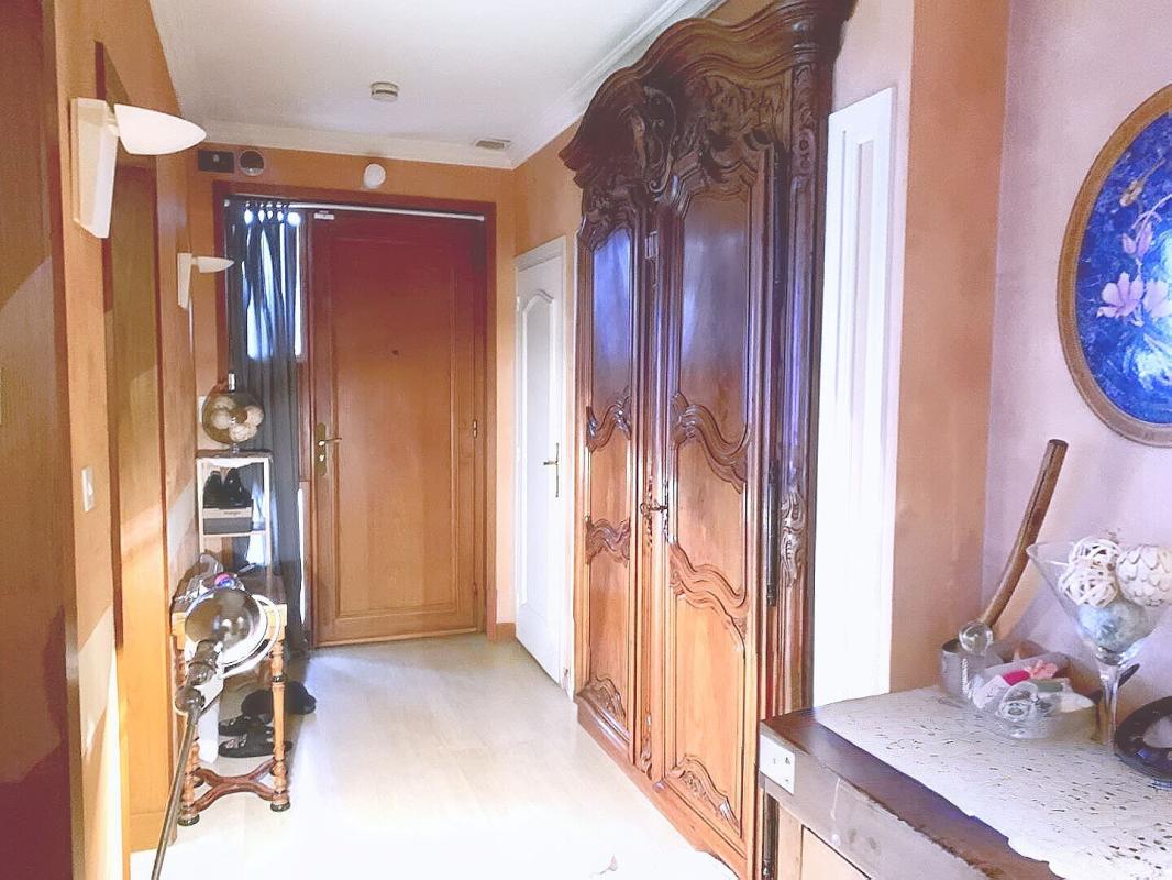 RIORGES En Exclusivité Maison située à Riorges 7 pièces 187 m2, terrain 4500 m2 9