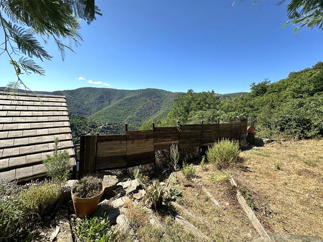 SABLIERES Authentique maison de hameau avec dépendances et vue dégagée 1