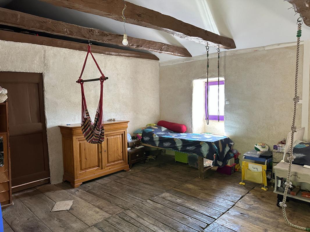 SABLIERES Authentique maison de hameau avec dépendances et vue dégagée 11