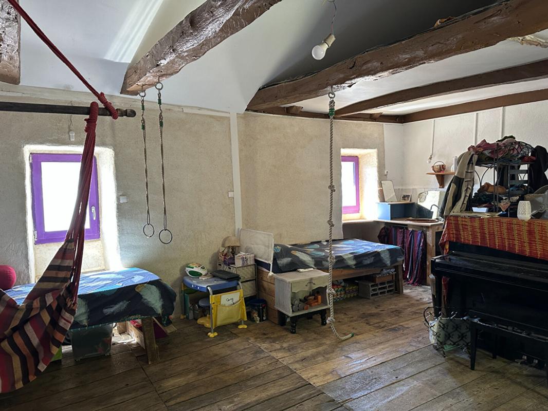 SABLIERES Authentique maison de hameau avec dépendances et vue dégagée 12